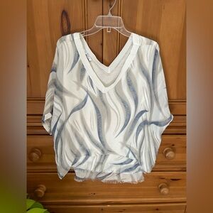 GIGI MODA DIANA BLUE GRAY WAVE PRINT RAW EDGE V NECK 100% SILK TOP M/L